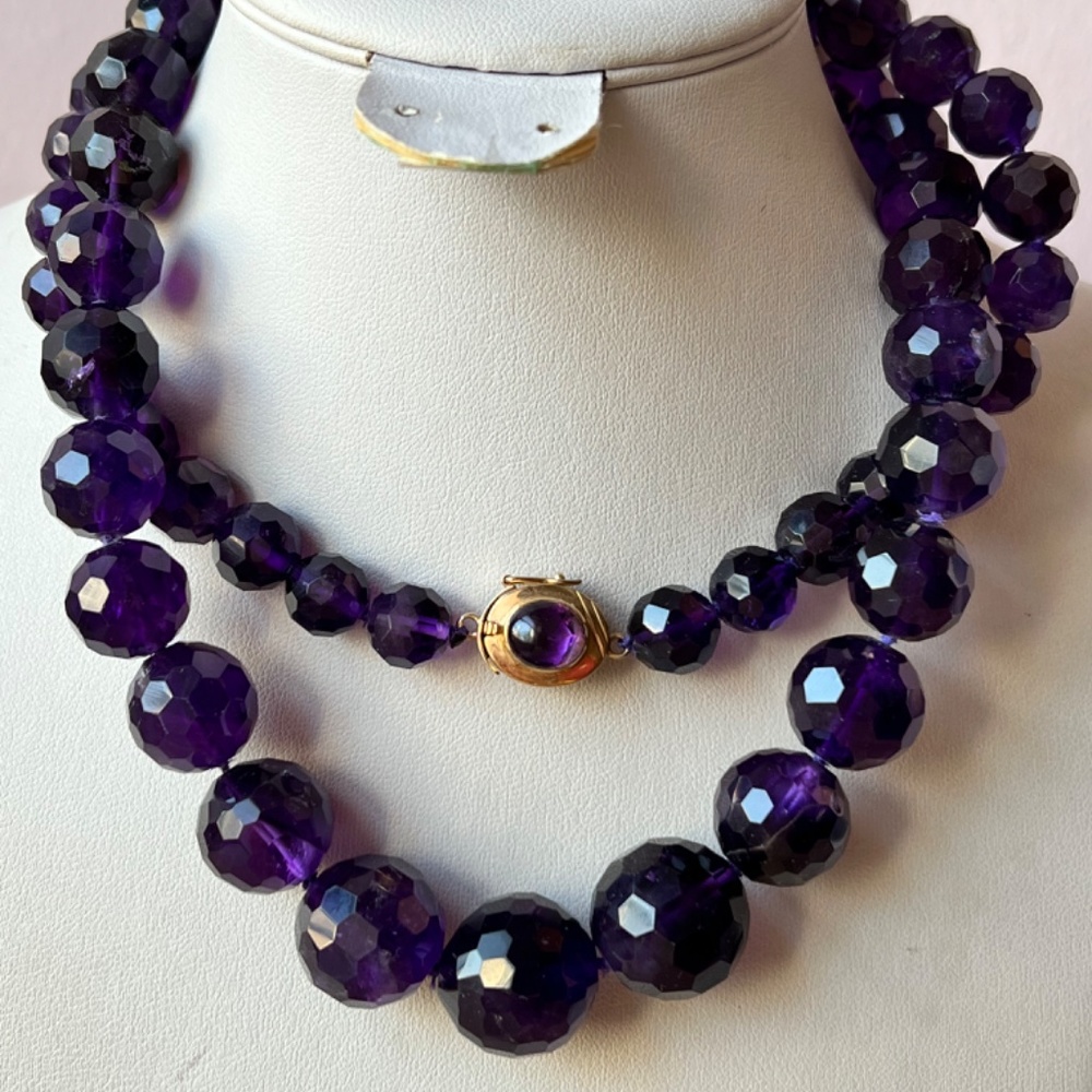 VINTAGE HUGE ROUND FACETED AMETHYST BEADS LONG NECKLACE 14K LOCK CABOCHON STONE - Picture 9 of 16
